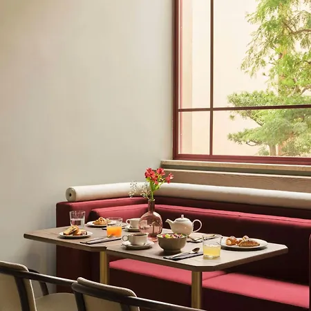 Urbana, A Tribute Portfolio Hotel 4*